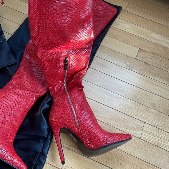 🌶️ Python RED VIXEN THIGH HIGH BOOTS *NEW* THIS IS A SEXY SHOE RIGHT HERE - Picture 5 of 14